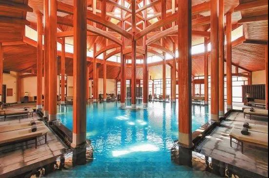 室内游泳池,室外游泳池